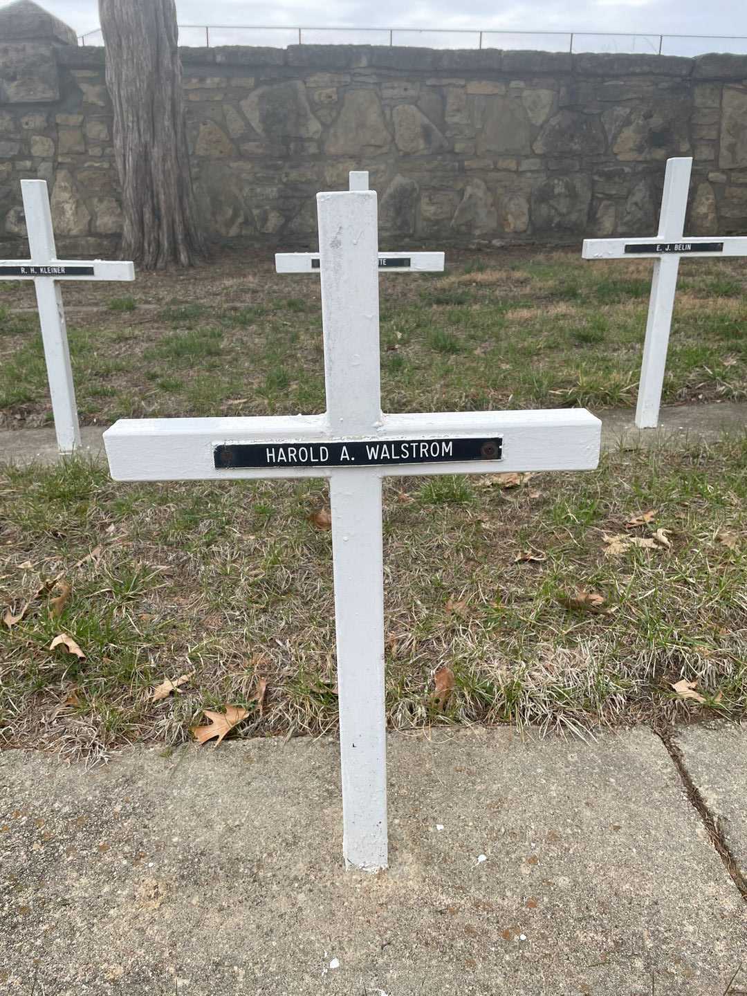 Harold A. Walstrom's grave. Photo 3