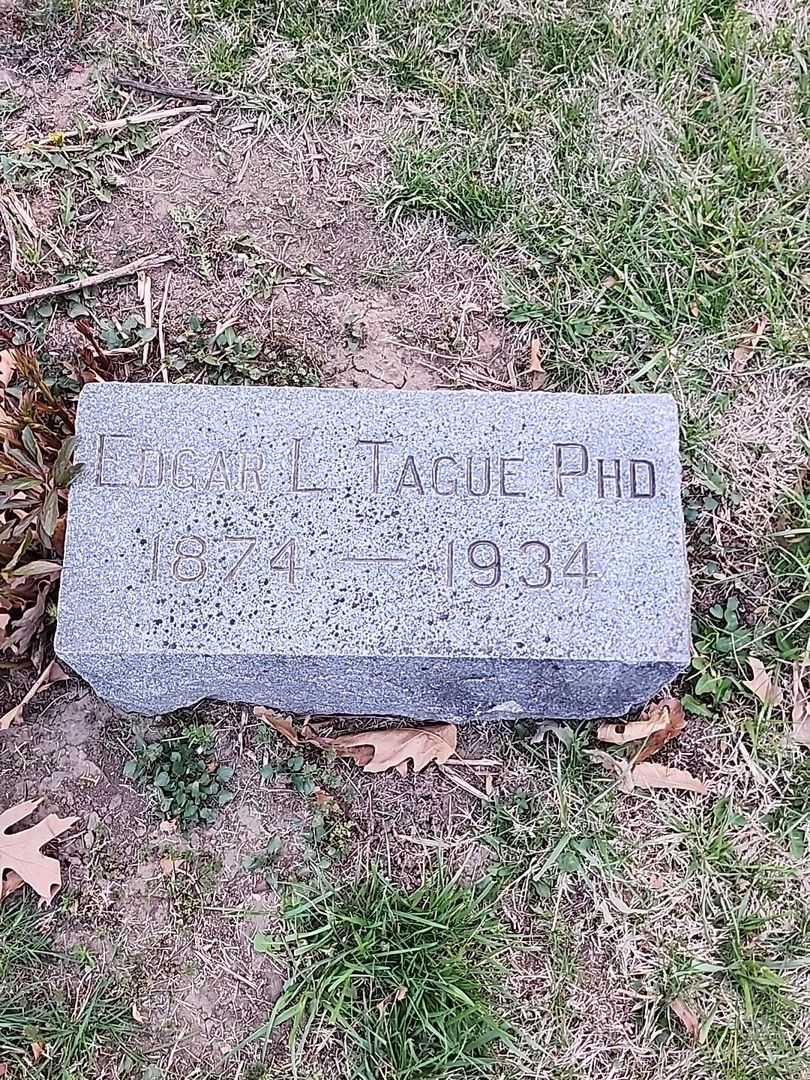 Doctor of Philosophy Edgar Lemuel Tague's grave. Photo 1