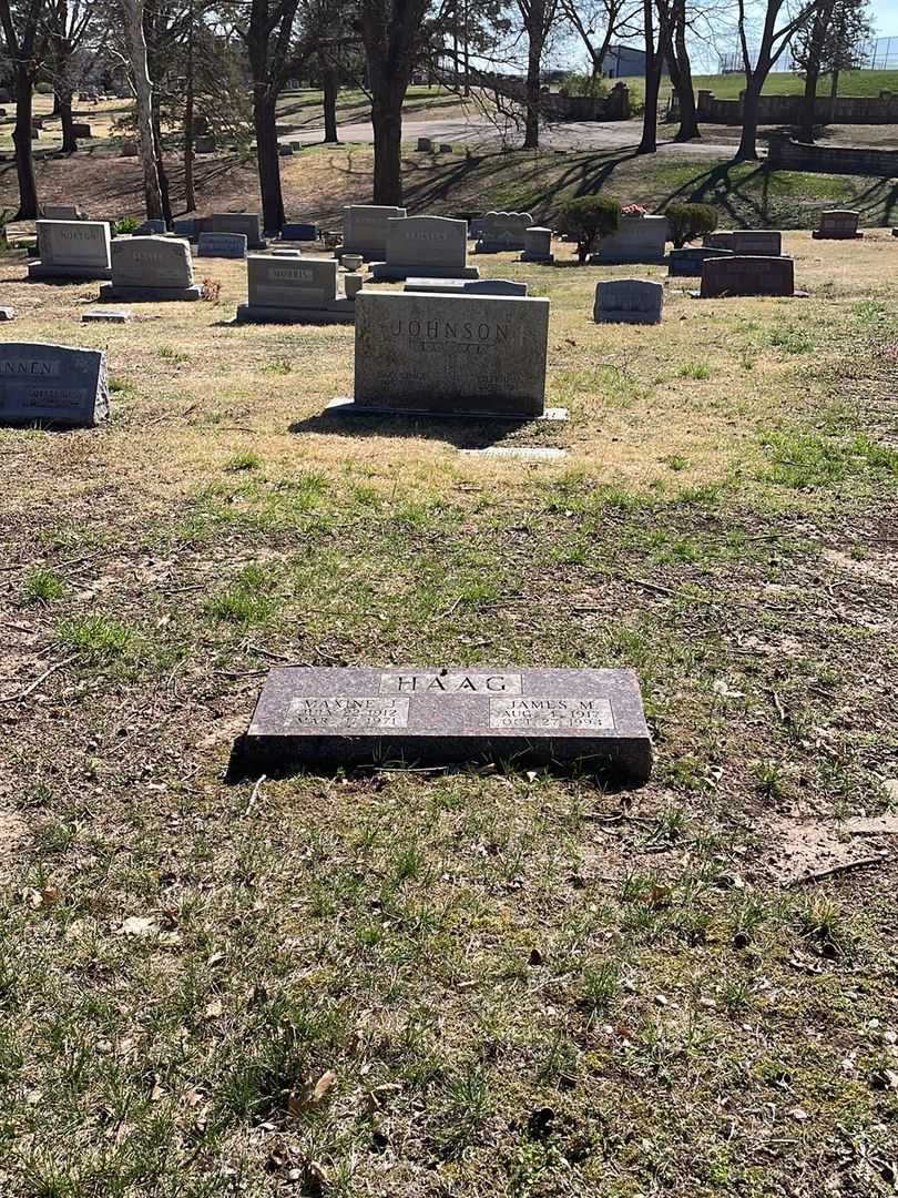 Maxine J. Haag's grave. Photo 2