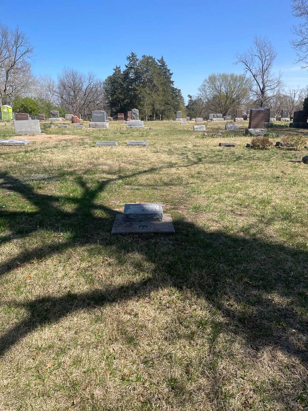 Ronald Deryl Gaden's grave. Photo 2