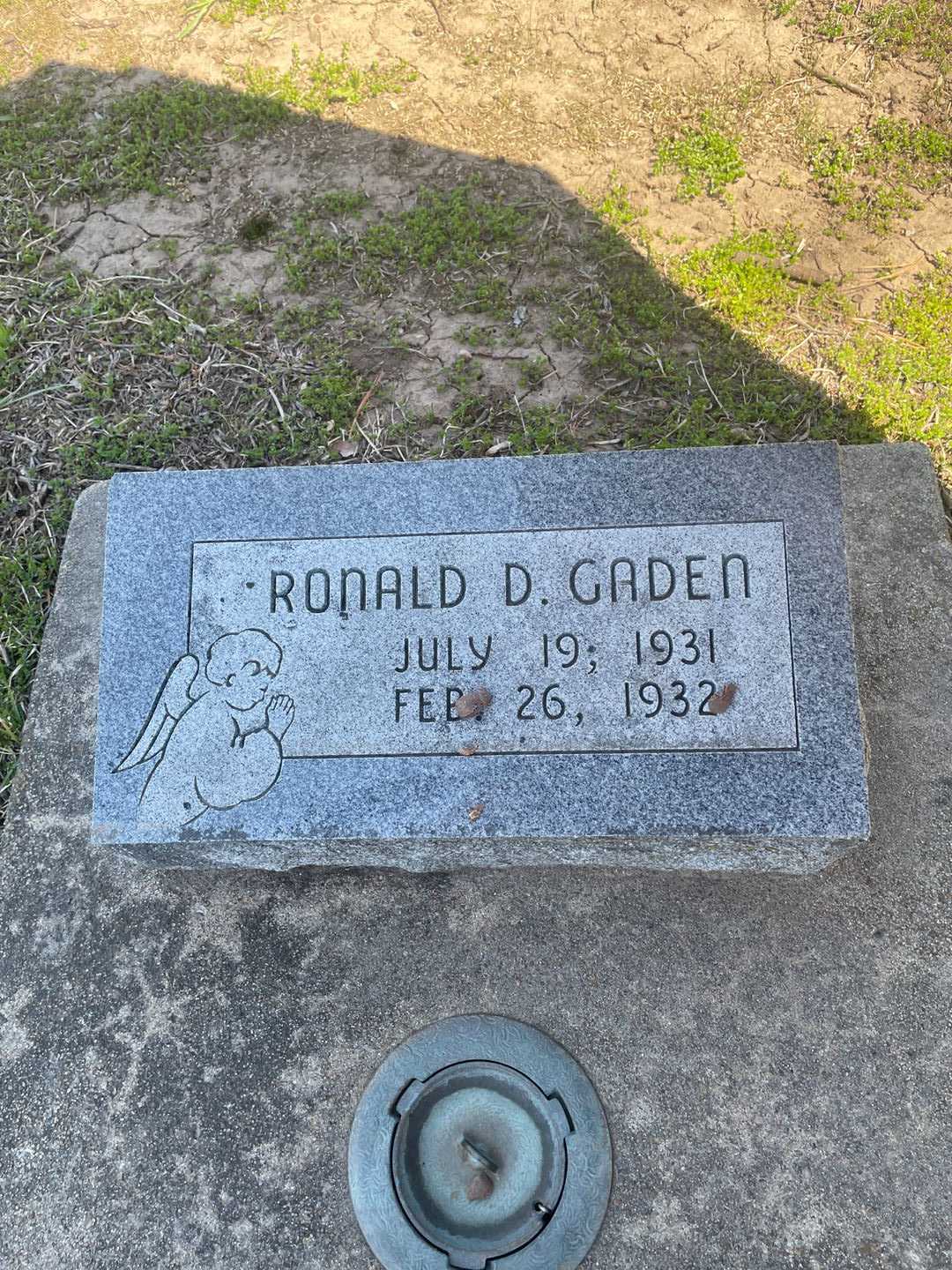 Ronald Deryl Gaden's grave. Photo 1