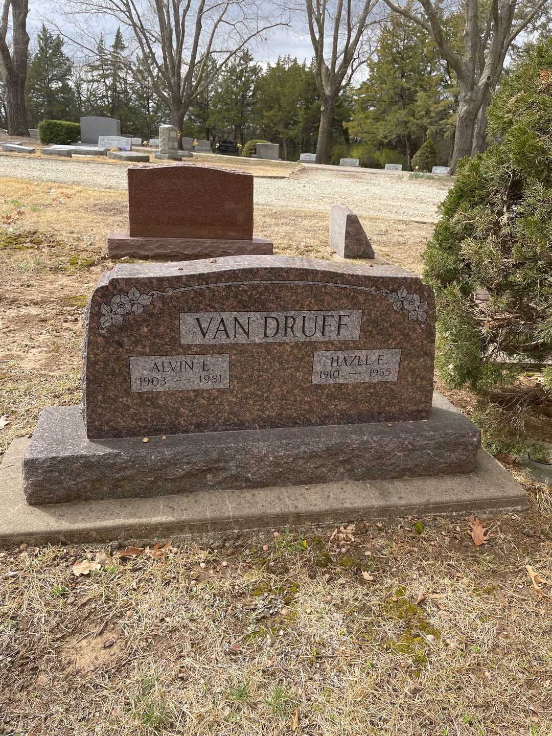 Alvin E. Van Druff's grave. Photo 3
