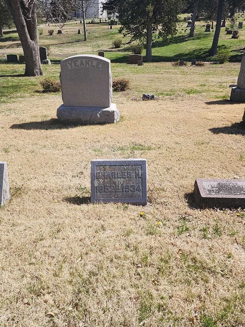Charles Henry Yeakle's grave. Photo 2